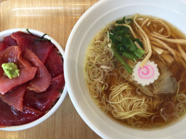 「まぐろ丼ラーメンセット」@花板食堂 イシカワ BRANCH店の写真