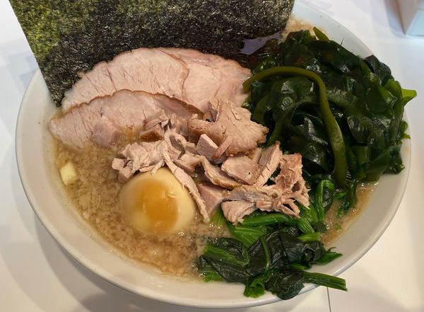 「上ラーメン 中 穂先わかめ 硬 多」@ラーメン 三浦家の写真