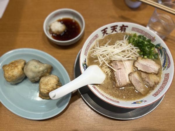 「マルハゲ餃子3ケ(少なめ)320円+らーめん680円」@餃子の天天有の写真