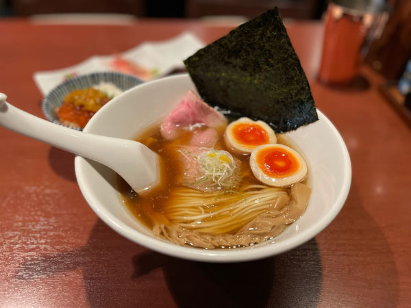 「津軽煮干し中華蕎麦（味玉入り）¥850」@酒肴場 屯の写真