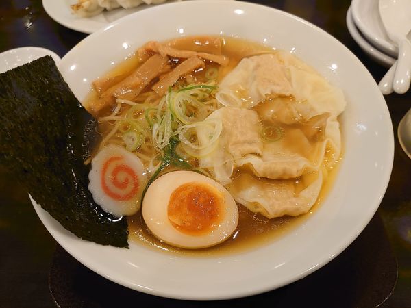 「ワンタン麺(醤油)」@中華そば 神寄 エキア川越店の写真