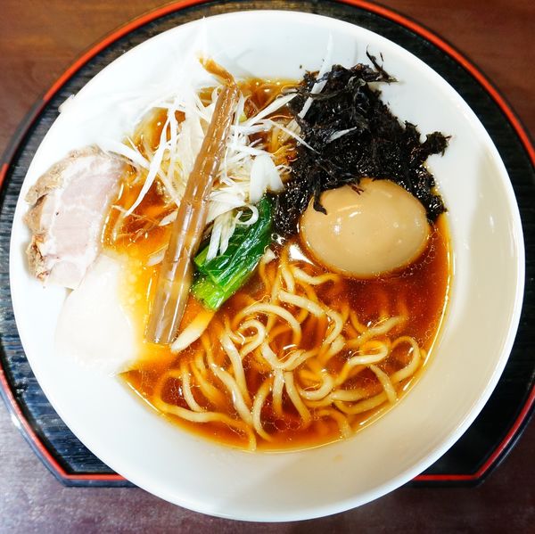 「純鶏らぁめん醤油＋奥久慈鶏卵味付卵」@麺処 学の写真