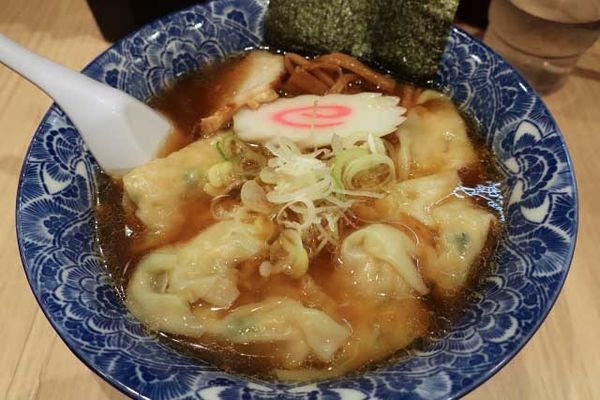 「ワンタン麺　700円」@肉厚わんたん麺と手作り焼売 ら麺亭 浅草支店の写真
