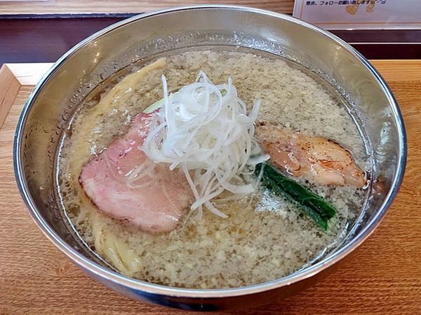 「塩にんにく」@RAMEN ブリキの木こりの写真