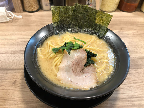 「ラーメン」@横浜家系 中井家の写真