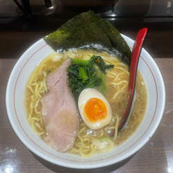 豚骨醤油ラーメン(750円)