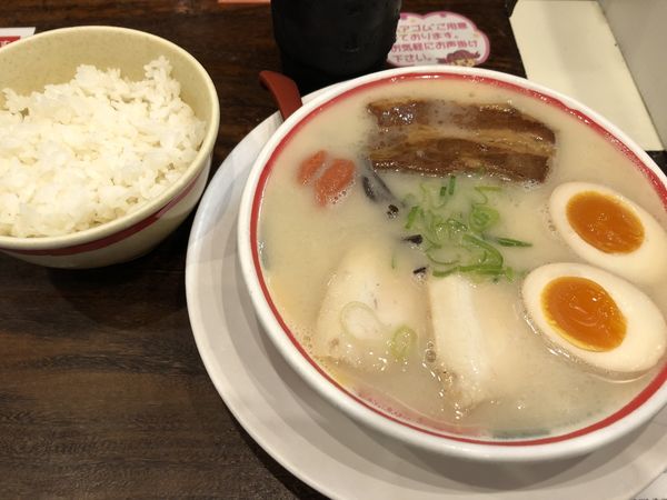 「ぼんしゃん全部入りバリカタ&ごはん」@九州じゃんがら 原宿1階店の写真