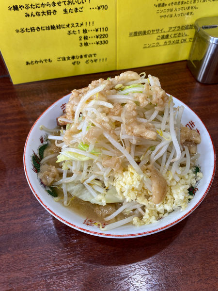 「少なめラーメン」@ラーメン 豚んちの写真