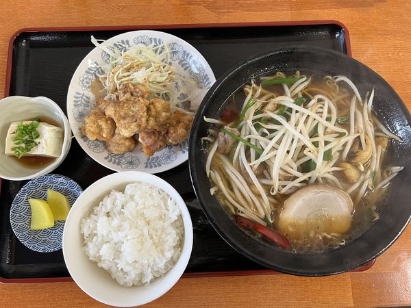 「特製ラーメンセット950円」@ラーメン四万十 岩田店の写真