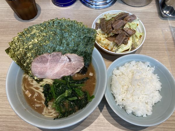 「ラーメン並+海苔増しダブル+キャベチャー」@らーめん 尾又家の写真
