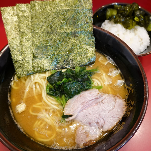 「らーめん 700円（全部ふつう）+ サービスライス」@らーめん 谷瀬家 新橋店の写真