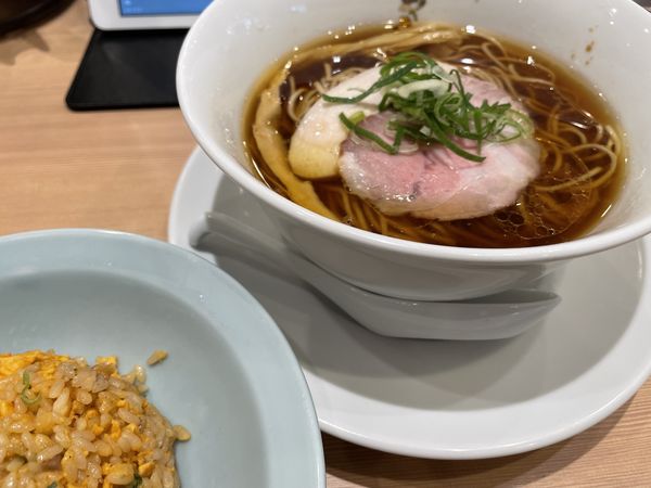 「醤油らぁ麺」@らぁ麺 はやし田 味の素スタジアム店の写真