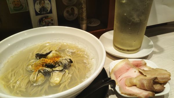 「牡蠣七味鯛そば➕雪姫豚の吊るし焼きチャーシューチャーシュー」@柳麺 呉田-goden-の写真