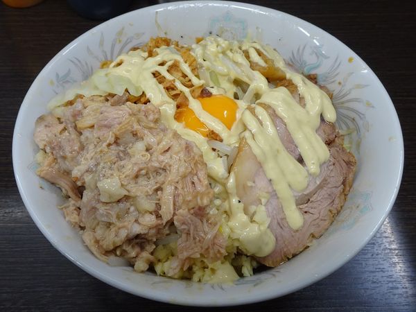 「ラーメン（850円）＋汁なし＋ほぐし豚　ニンニクマヨ」@ラーメン二郎 川越店の写真