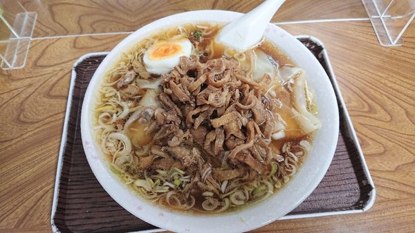 「ワンタンメン，とり皮   850円」@さくらい食堂の写真
