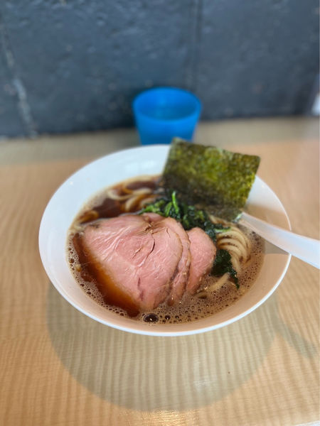 「濃口にぼしラーメン+ハーフチャーシュー」@菜の写真