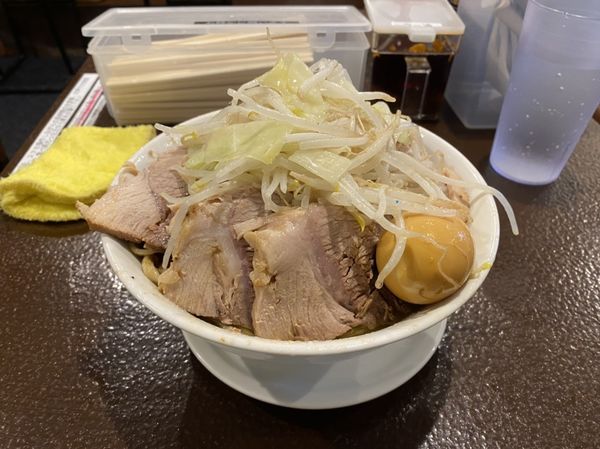 「M・O汁なし大盛り+煮豚増し+煮タマゴ」@凛 渋谷店の写真