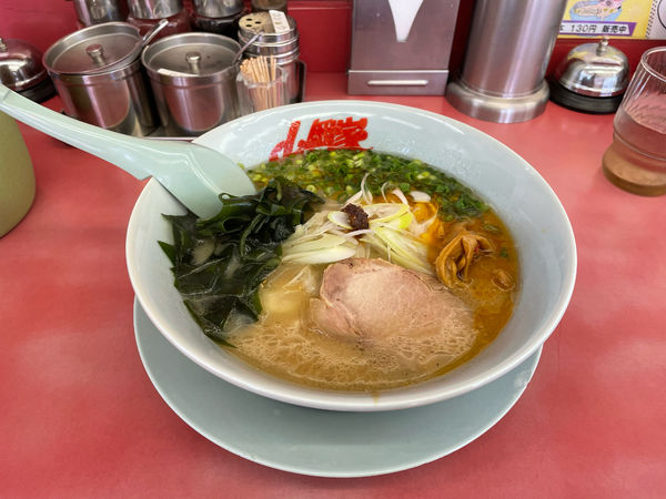 「えび塩らーめん　910円　(期間限定)」@ラーメン山岡家 瑞穂店の写真
