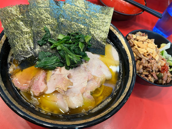 「中盛チャーシューメン　ライス+チャーシューまぶし」@家系総本山 ラーメン吉村家の写真