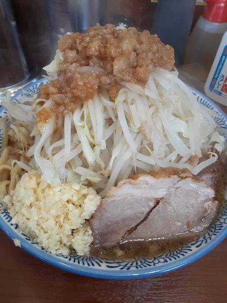 「大ラーメン野菜ニンニクアブラ950円」@松木田田の写真