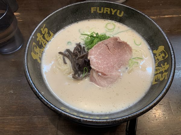 「とんこつラーメン 650円」@とんこつラーメン博多風龍 上野店の写真