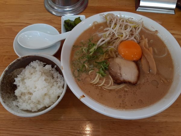 「ラーメン大 生卵 小ご飯」@西食の写真