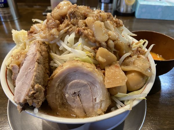 「ラーメン（ﾔｻｲ ﾆﾝﾆｸ ｱﾌﾞﾗ）＋生たまご（那須御養卵）」@麺屋 櫻弐の写真