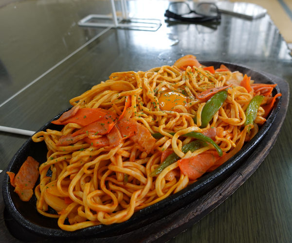 「焼きすば（焼き沖縄そば）715円（ケチャップ）」@うみちか食堂の写真