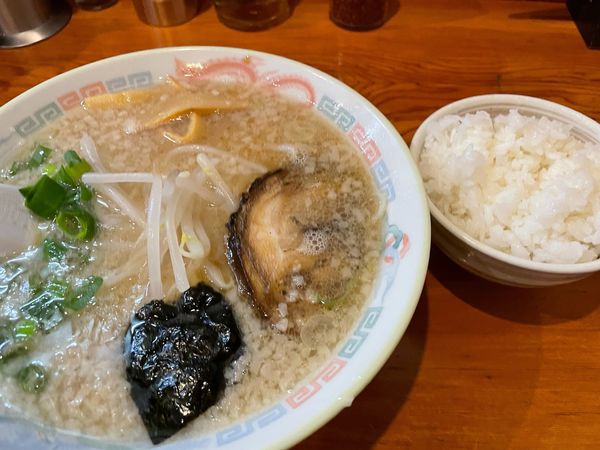 「ラーメン　半ライス」@中華そば専門店 木八 三島店の写真