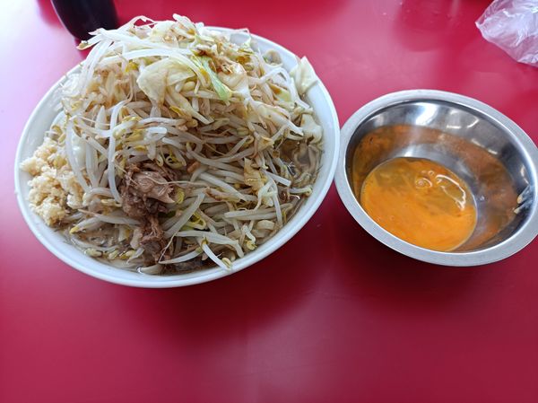 「大ラーメン850円と卵50円」@ラーメン二郎 ひたちなか店の写真