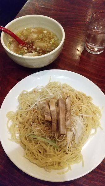 「ねぎそば750円、ワンタンスープ250円」@中華風家庭料理ともの写真