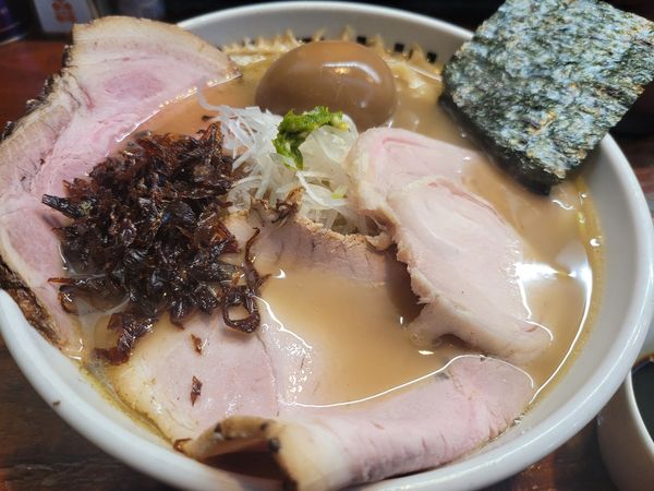 「限定５　ごちそうらーめん　貝濁りスープ　レベル０」@元祖一条流がんこラーメン たま館分店の写真