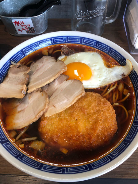 「羅漢撃死兆星(ラーメン全部乗せ)　1380円　中盛り100円」@北斗辛麺JAGIの写真
