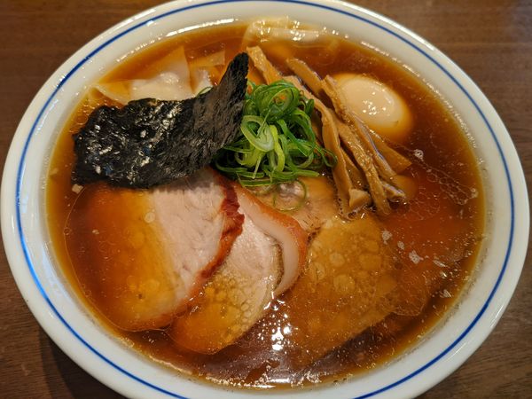 「特製醤油らぁ麺」@らぁ麺 すぎ本の写真