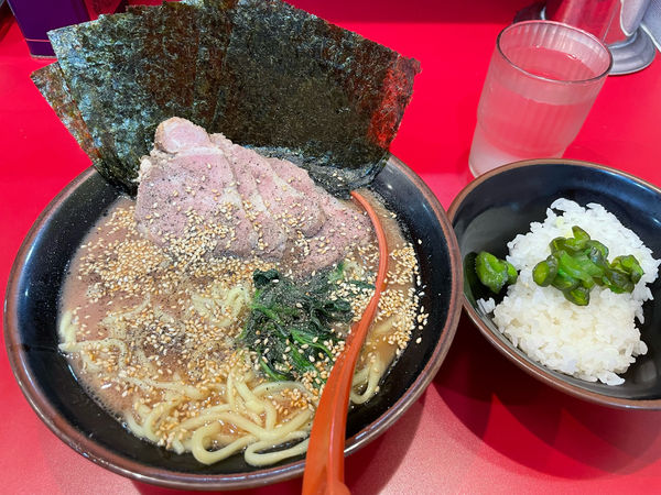 「チャーシュー麺海苔トッピング」@横浜ラーメン おか本の写真