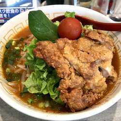 RED HOTチキンヌードル￥950
