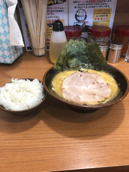 「ラーメン　750円」@横浜家系ラーメン まくり家 川崎店の写真