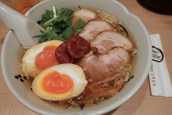 「梅しおらーめん　850円＋チャーシュー増し　200円他」@与ろゐ屋の写真