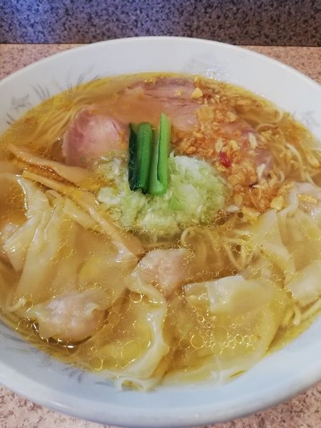 「塩ねぎワンタン麺」@ラー麺専門店 こしがやの写真
