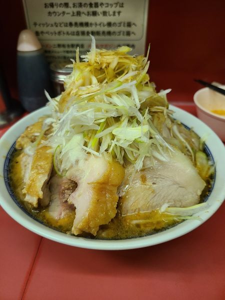 「小豚ラーメン　つけ味　ネギ　生たまご」@ラーメン二郎 桜台駅前店の写真