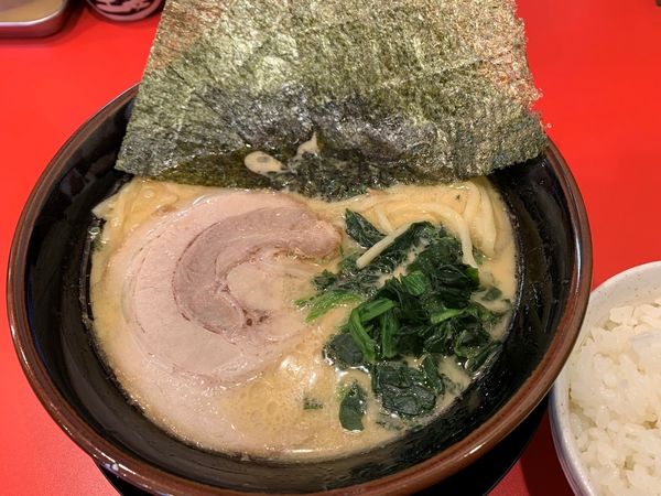 「らーめん醤油+サービスライス」@横浜家系ラーメン 盛ト家の写真