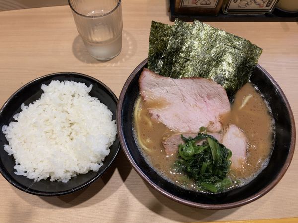 「ラーメン並　ライス」@輝道家直系 皇綱家の写真