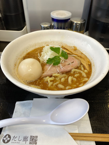 「煮干しだし×太縮れ麺」@だし廊 -GoLD-の写真