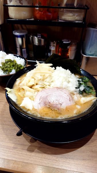 「味噌ラーメン800円大盛100円大ライス無料」@町田商店 川崎駅西口店の写真