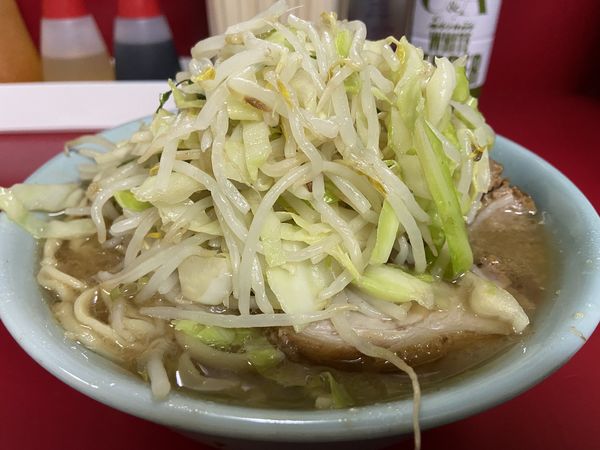 「小ラーメン（ﾔｻｲﾁｮｲﾏｼ ﾆﾝﾆｸ）」@ラーメン二郎 中山駅前店の写真