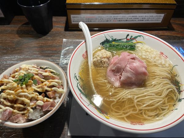 「煮干しラーメン＋替え玉＋マヨチャーシューご飯」@らぁめん小池の写真