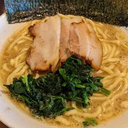 濃厚煮干しラーメン家系❢