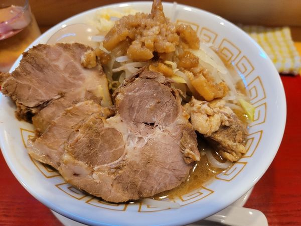 「限定 インスパイア系 並 チャーシュー増し マキシマムこい味玉」@鴨だしらーめん 鴨福の写真