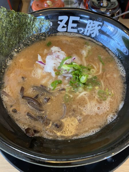 「とんこつ正油」@麺や ZEっ豚の写真