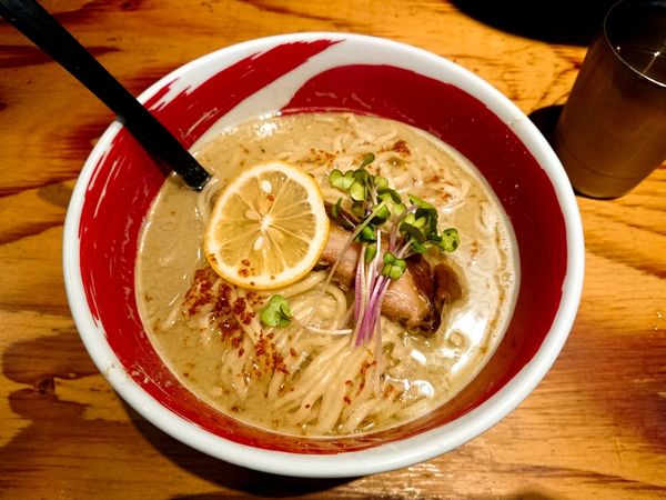 「【限定】牡蠣と鰹の出汁そば《ガーリックオイル》」@麺場 浜虎 横浜店の写真